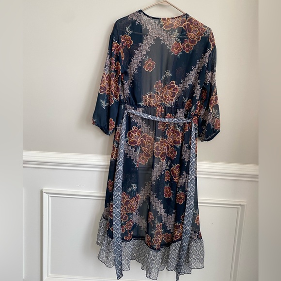 Women’s long floral kimono size medium - Picture 3 of 4